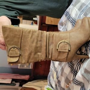 Toupe/tan colored boots